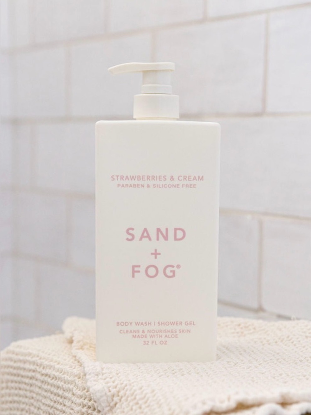 🆕 Sand + Fog 🍓Strawberries & Cream Body Wash Shower Gel 32oz NEW!